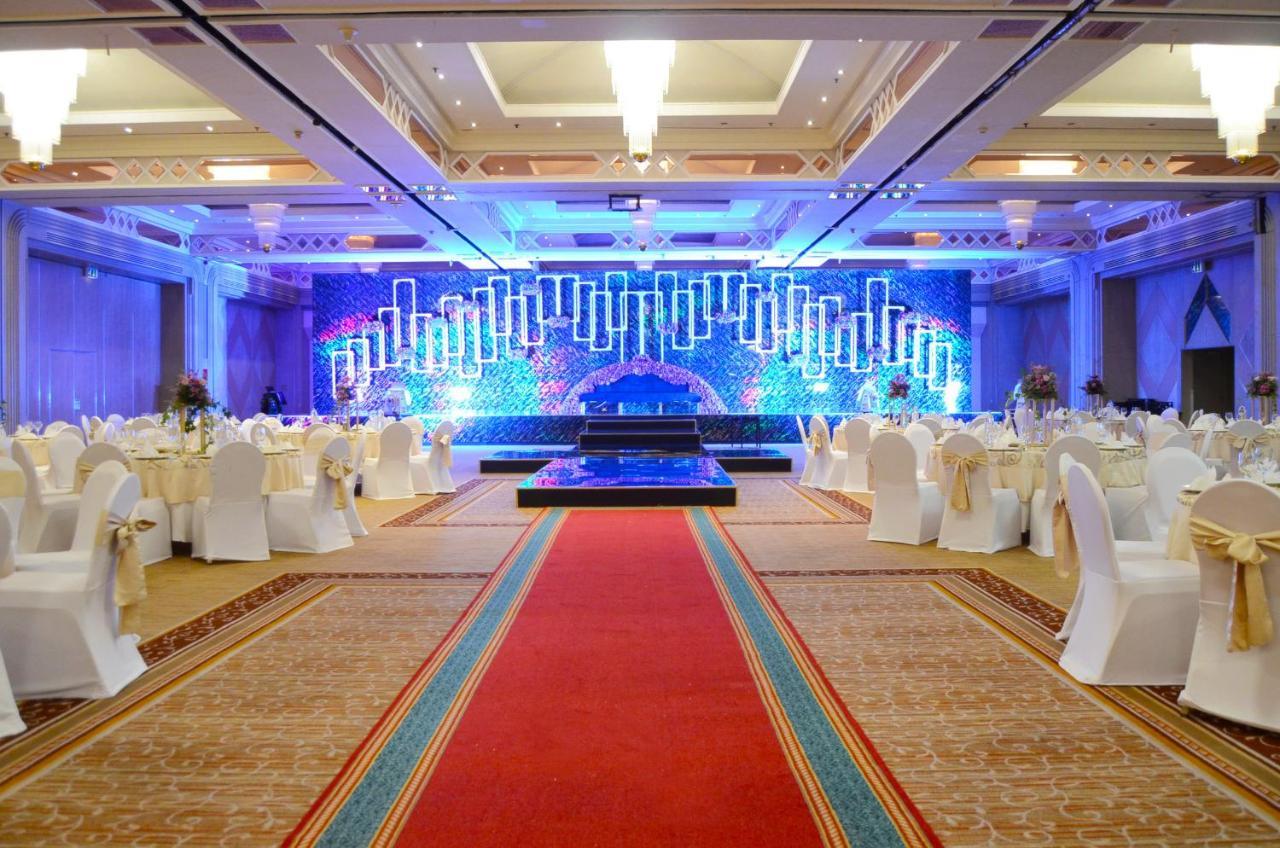 Millennium Plaza Downtown होटल के अलावा 5*